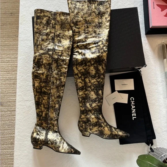 CHANEL BNIB AW 2018 Interlocking CC Logo thigh-high boots - Picture 2 of 16